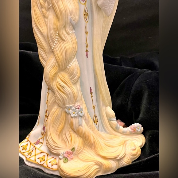 Lenox The Legendary Princesses Rapunzel Tangled Hair Fine Porcelain Demure Gift - Picture 14 of 17